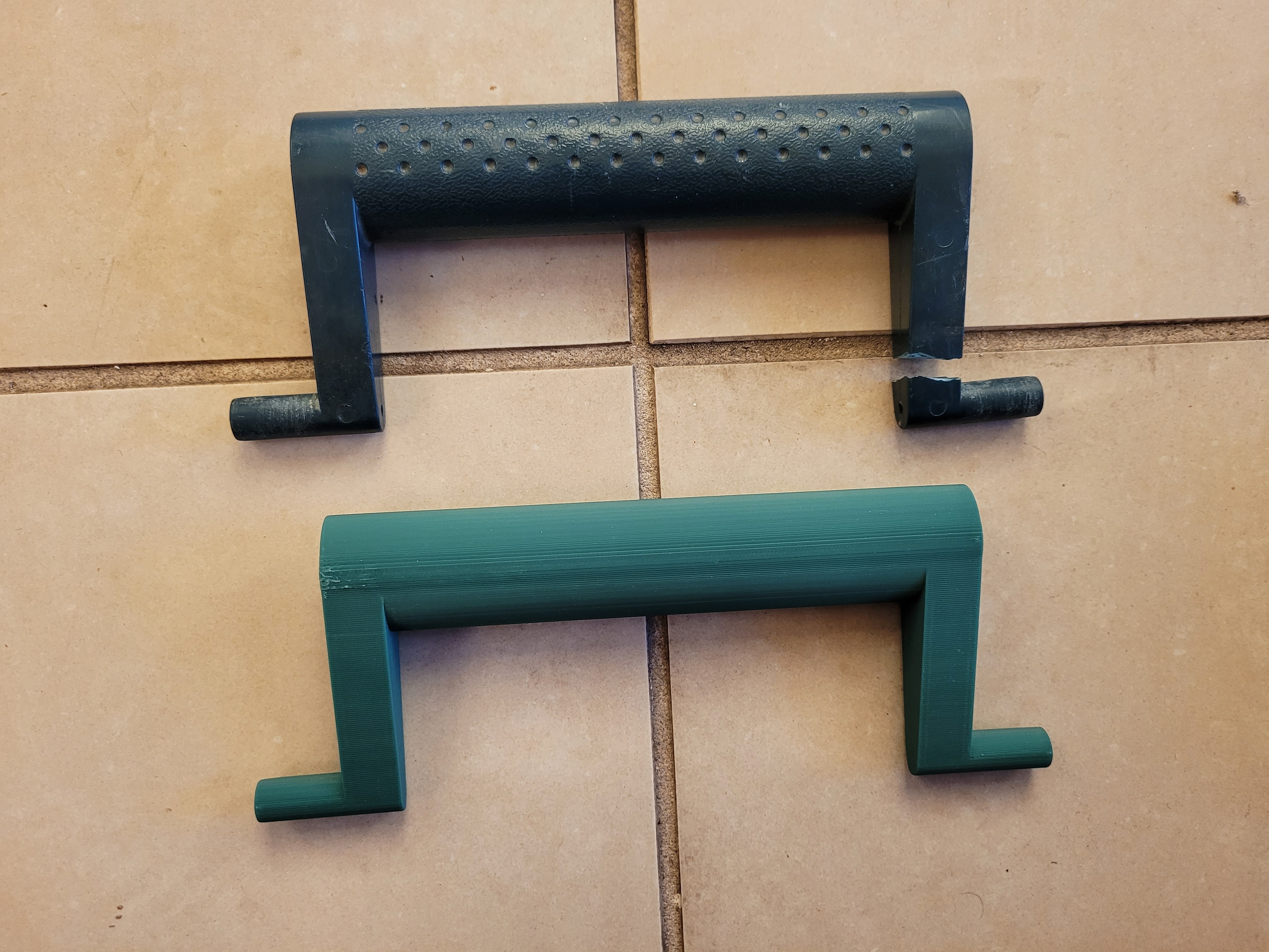 Replacement handle next to broken handle
